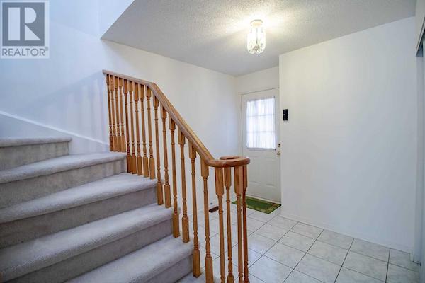 229 Doubtfire Cres - 03