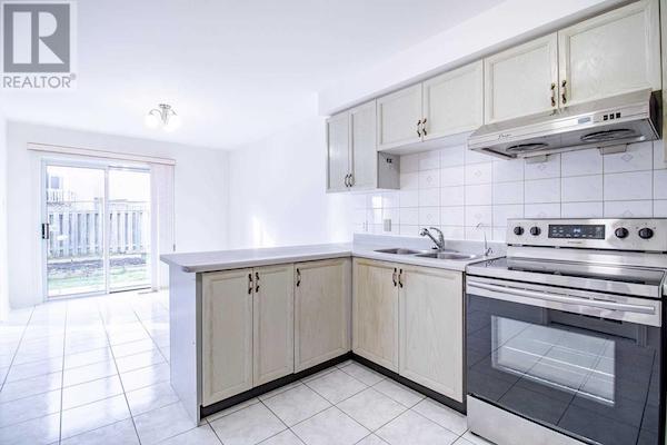 229 Doubtfire Cres - 04