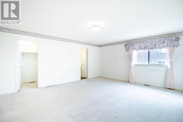 229 Doubtfire Cres - 11