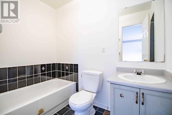 229 Doubtfire Cres - 12
