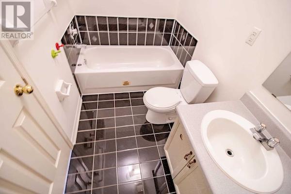 229 Doubtfire Cres - 13
