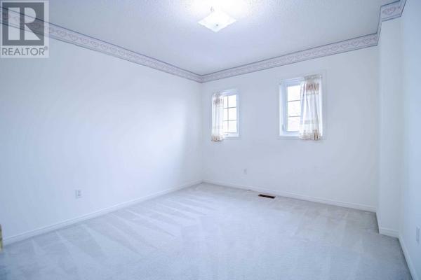 229 Doubtfire Cres - 16